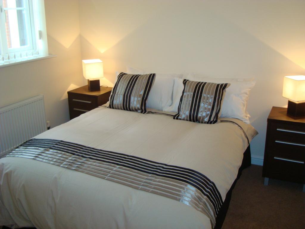 At Home In The City Serviced Apartments Newport Exterior photo